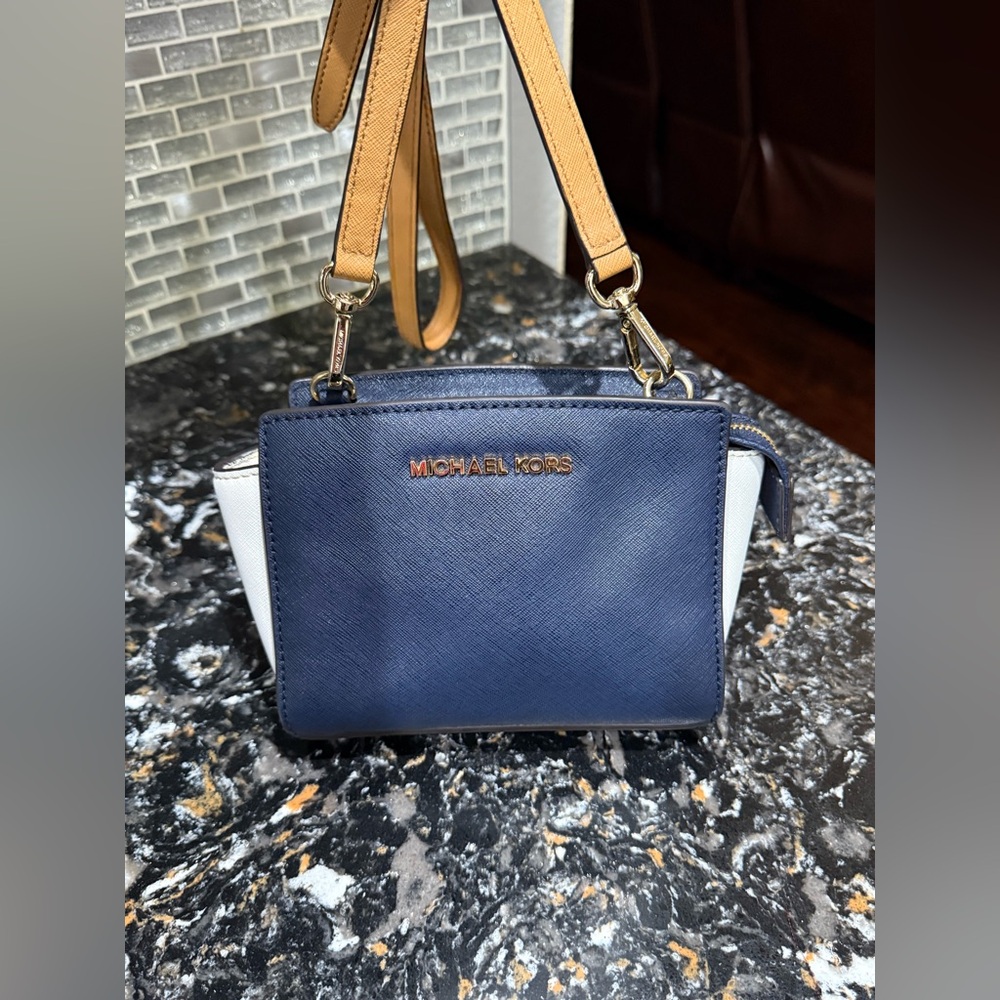 Michael Kors Mini Selma Crossbody Bag
